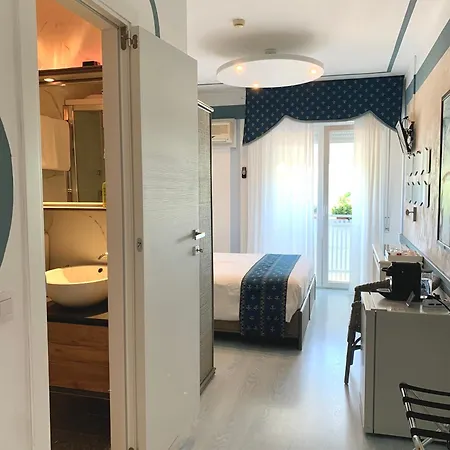 Hotel Meublè Tripoli 3*